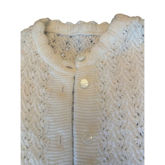 Vintage White Lace Knit Cape Poncho With Scalloped Edges & Button Closure - Picture 3 of 5